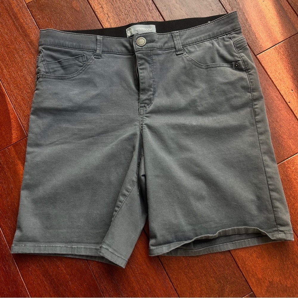 Wit & Wisdom Shadow Gray-Blue Flat Front Cotton Twill Shorts😎
